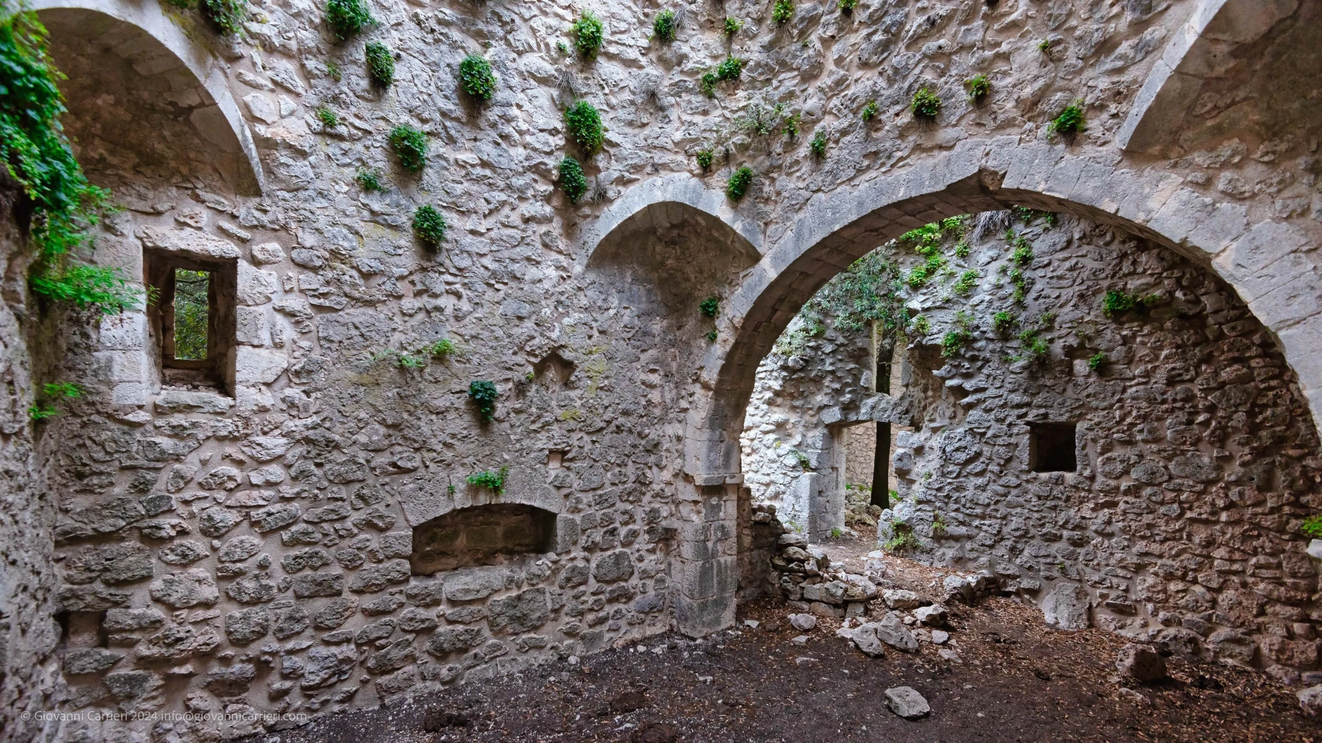 Abbazia di Monte Sacro nel paesaggio del Gargano