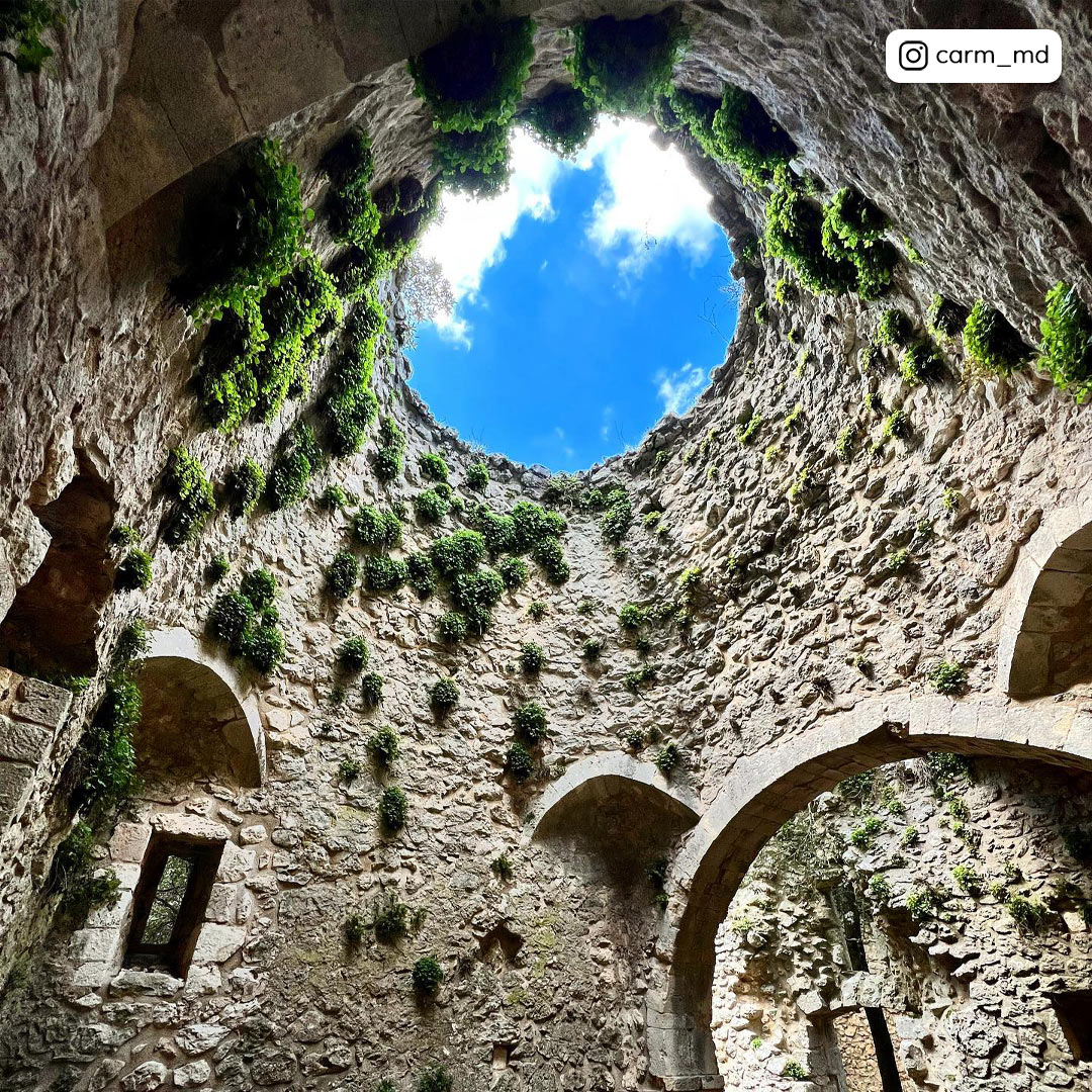 Rovine dell'Abbazia di Monte Sacro al tramonto